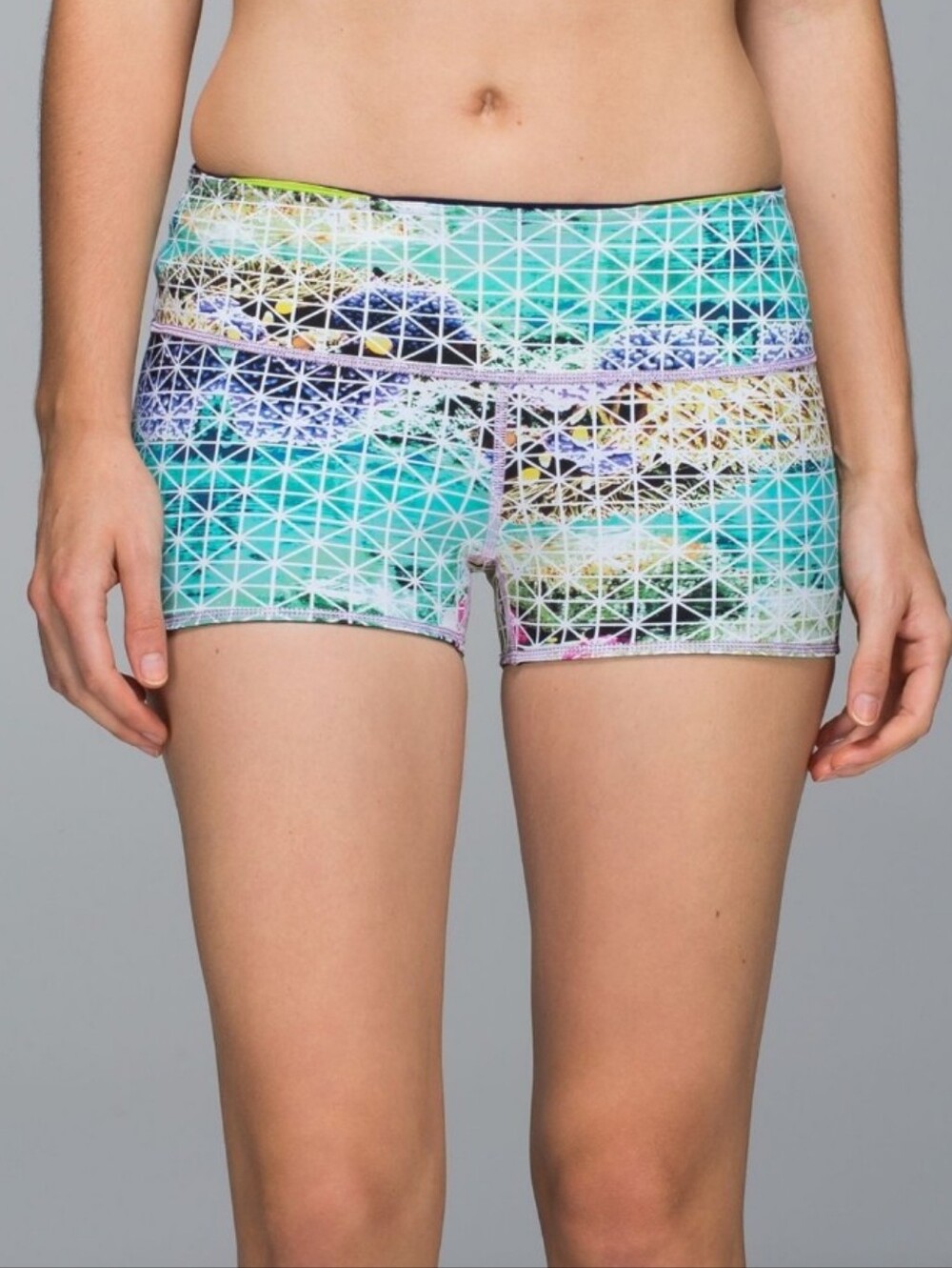 Lululemon Women's Water Bound Short Reversible Paradise Grid Multi Low Rise sz 6